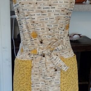 Bee-Themed Apron with Pockets